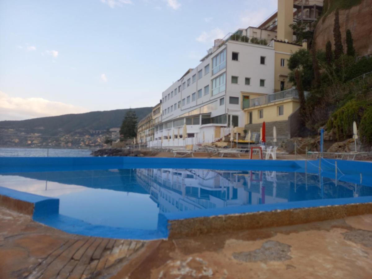 Hotel La Perla Del Capo Ospedaletti Eksteriør bilde