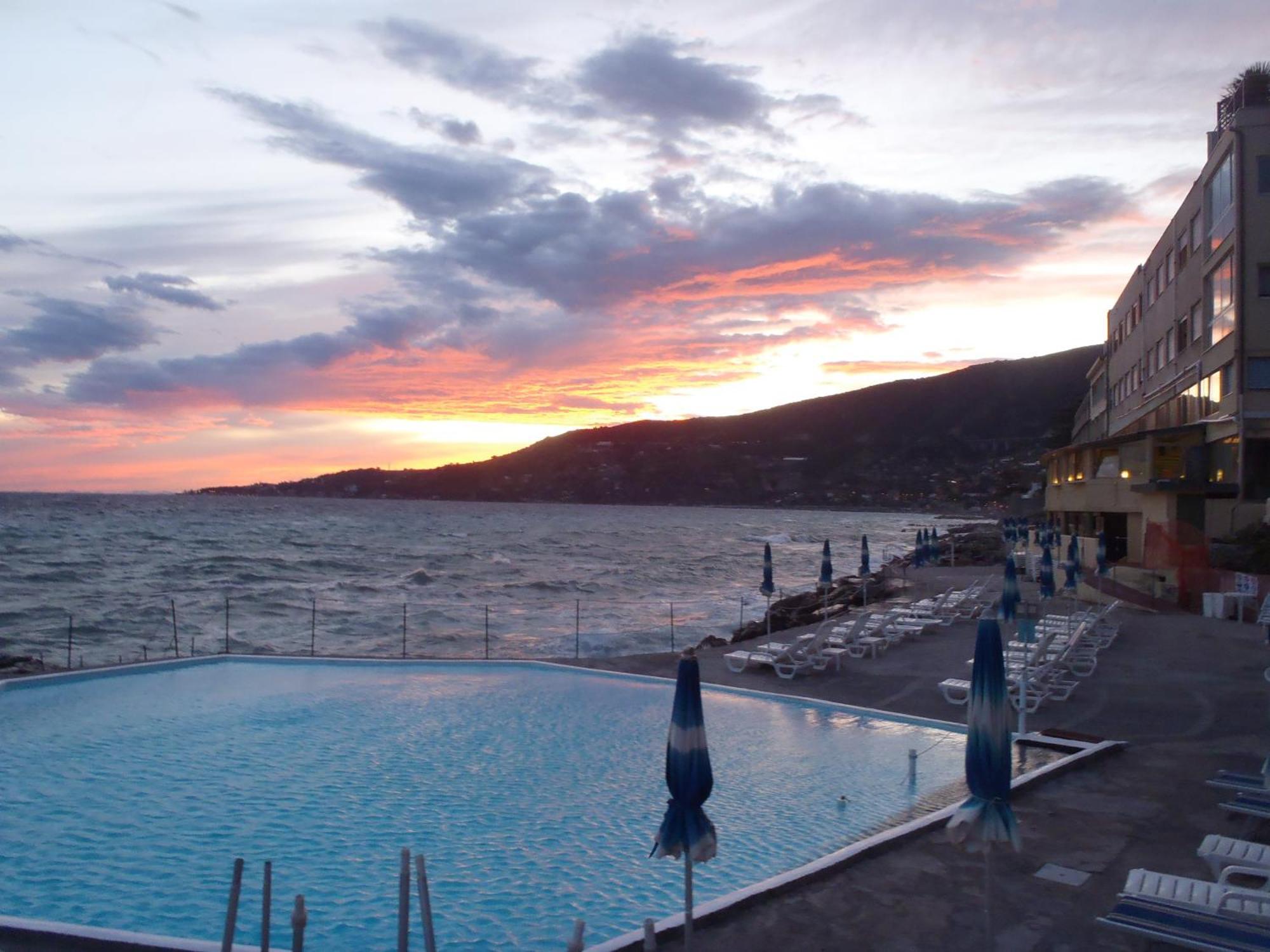 Hotel La Perla Del Capo Ospedaletti Eksteriør bilde